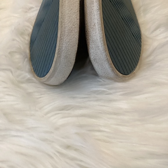 Tom’s slip on shoe Woman’s 7.5 black with white soles slightly used - Picture 6 of 16